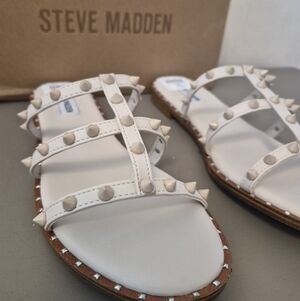 NIB Steve Madden Flat Spike Sandals